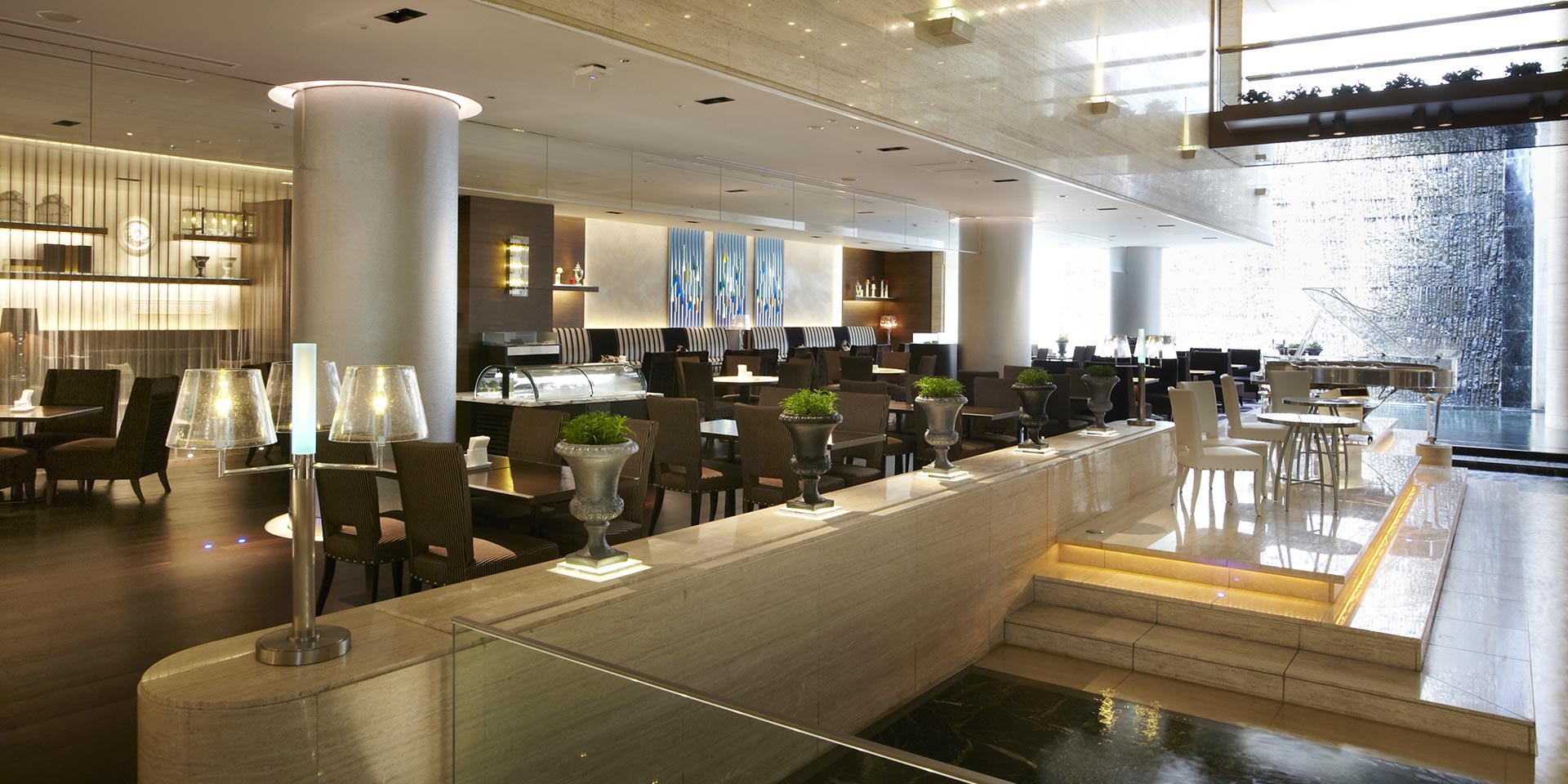 ティーラウンジ ベルクール | レストラン | 神戸ポートピアホテル